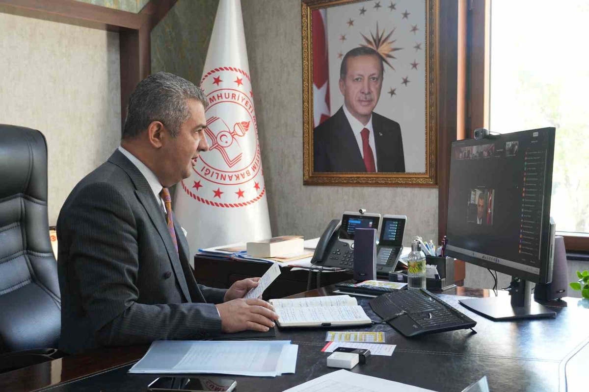 İl Milli Eğitim Müdürü Süleyman Ekici çevrimiçi değerlendirme toplantısına başkanlık etti