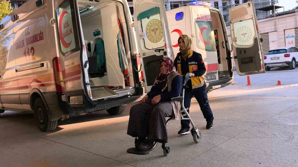 İnegöl'de cenazeden dönen otomobil dere yatağına yuvarlandı, 5 kişi yaralandı