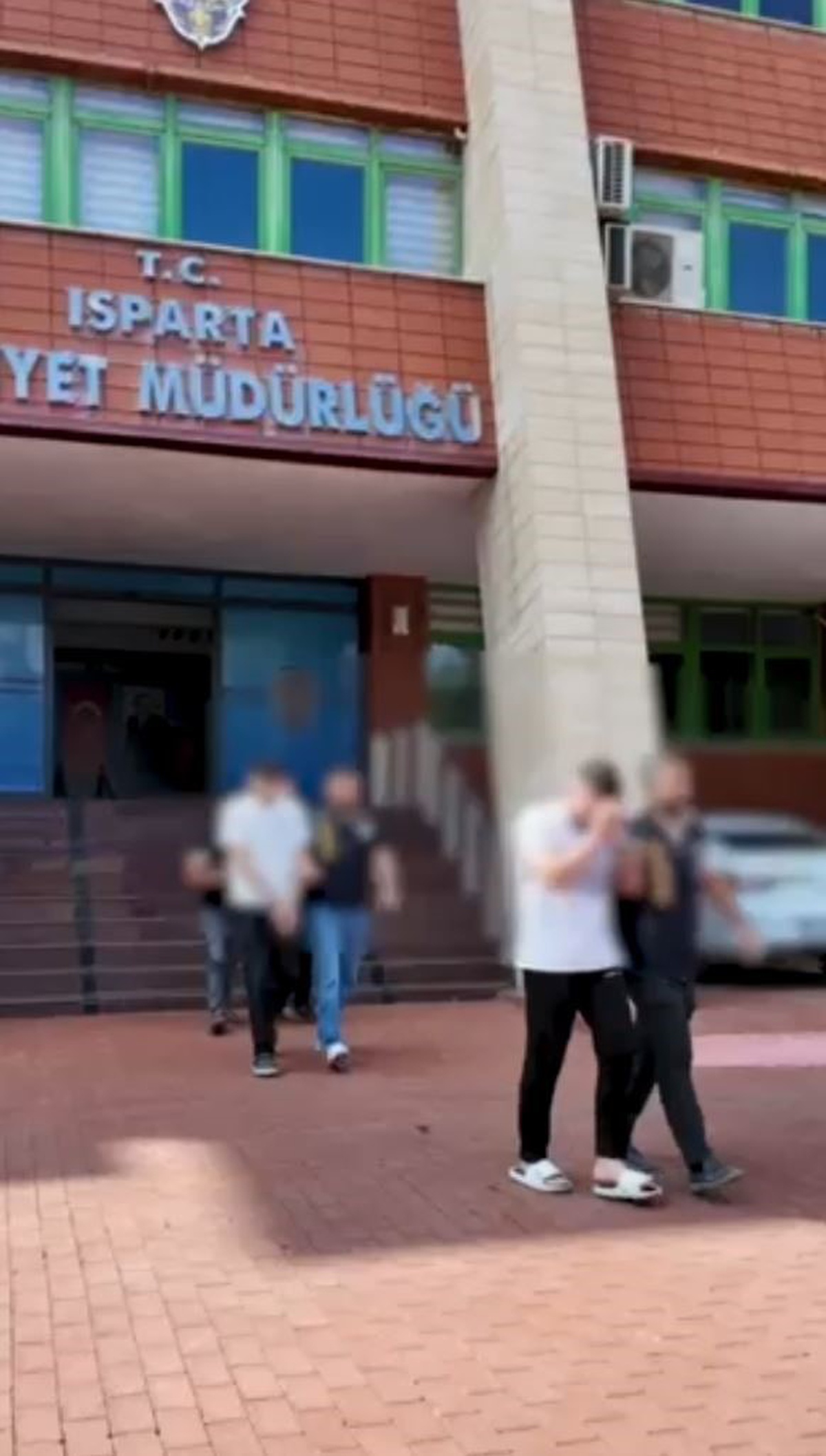 Isparta'da sahte araç kiralama operasyonunda 5 şüpheliden 4'ü tutuklandı