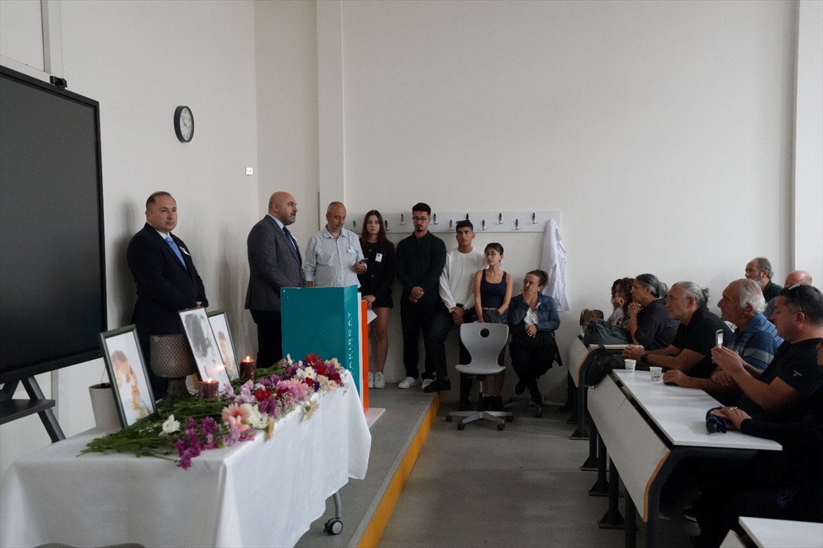 İzmir Bakırçay Üniversitesi, kadavra bağışçısı Demet Karakaş için tören düzenledi