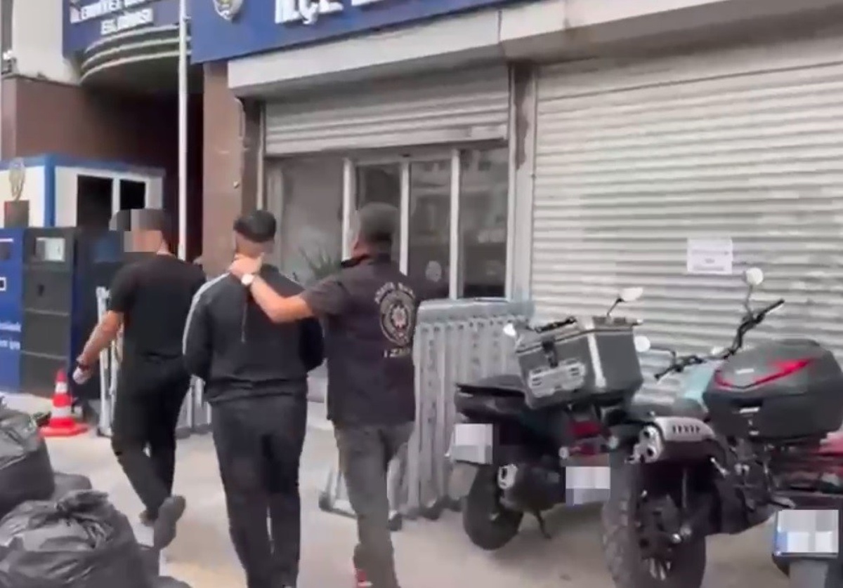 İzmir'de 150 polisin katıldığı şafak operasyonunda 184 kişi yakalandı