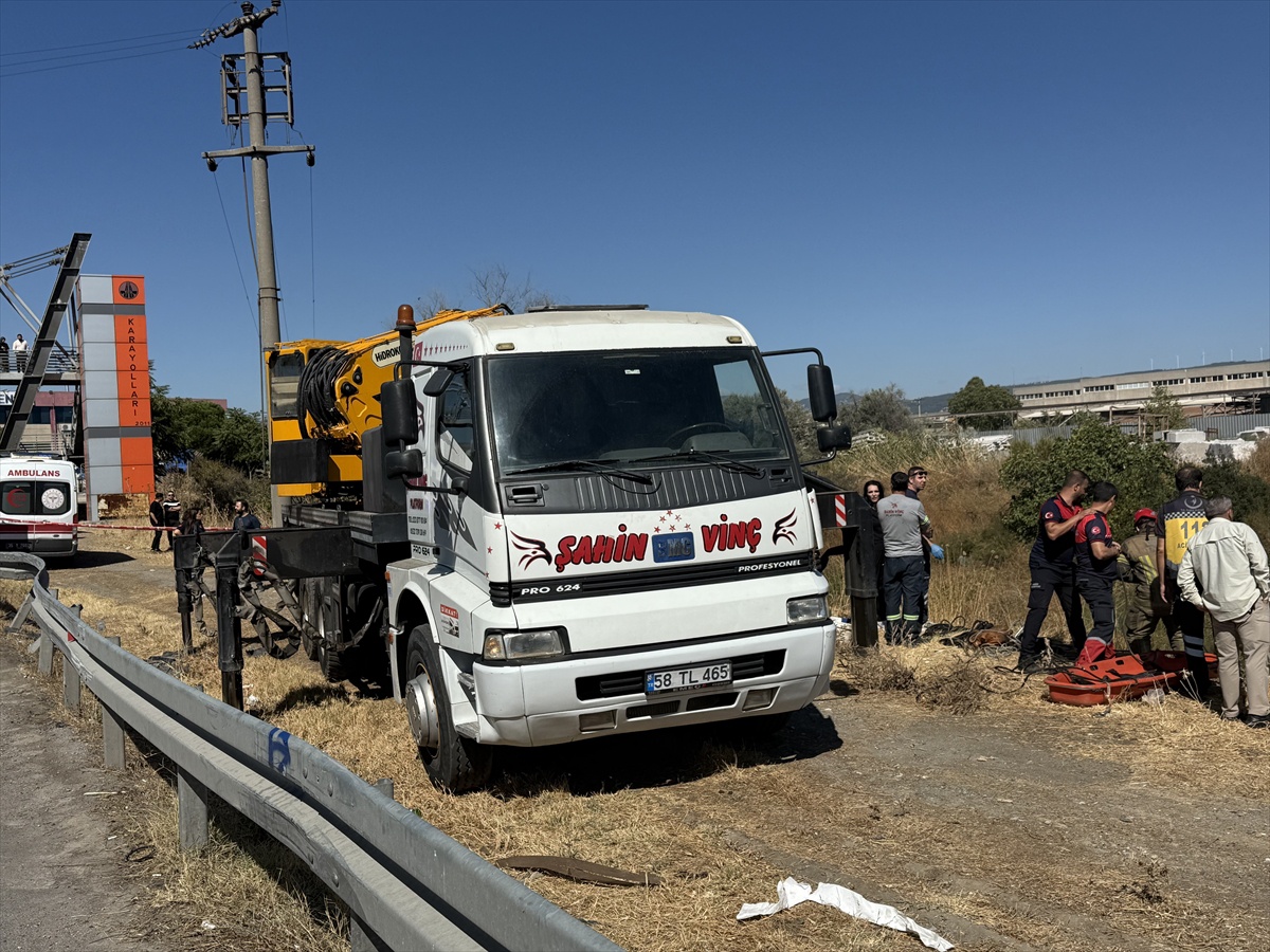 İzmir Kemalpaşa'da otomobil Nif Çayı'na devrildi, 1 kişi öldü, 2 kişi yaralandı
