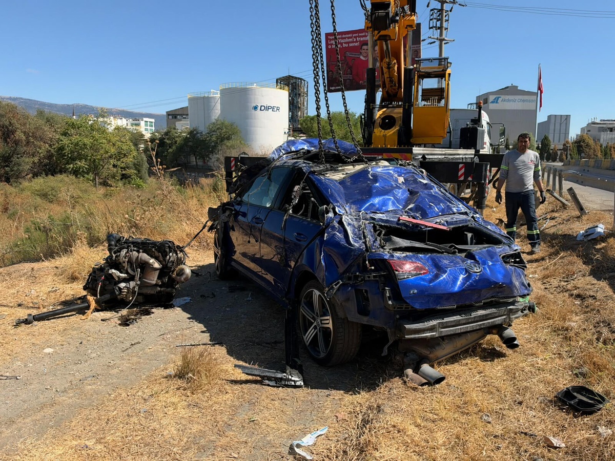 İzmir Kemalpaşa'da otomobil şarampole yuvarlandı, 1 kişi öldü, 2 kişi yaralandı