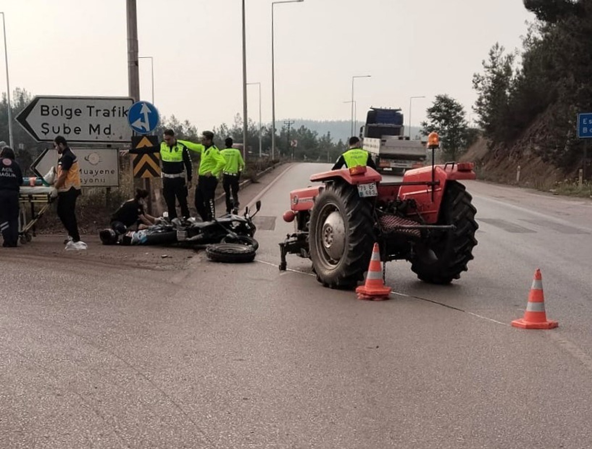 Karabük-Eskipazar karayolunda motosiklet traktöre çarptı, 2 kişi yaralandı