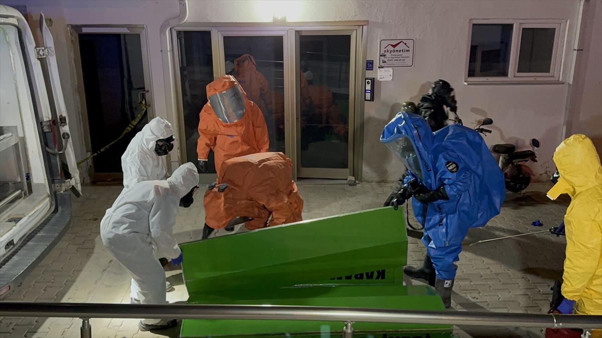 Karaman'da siyanür notlu evden çıkarılan çiftin cenazeleri Adli Tıp'a gönderildi