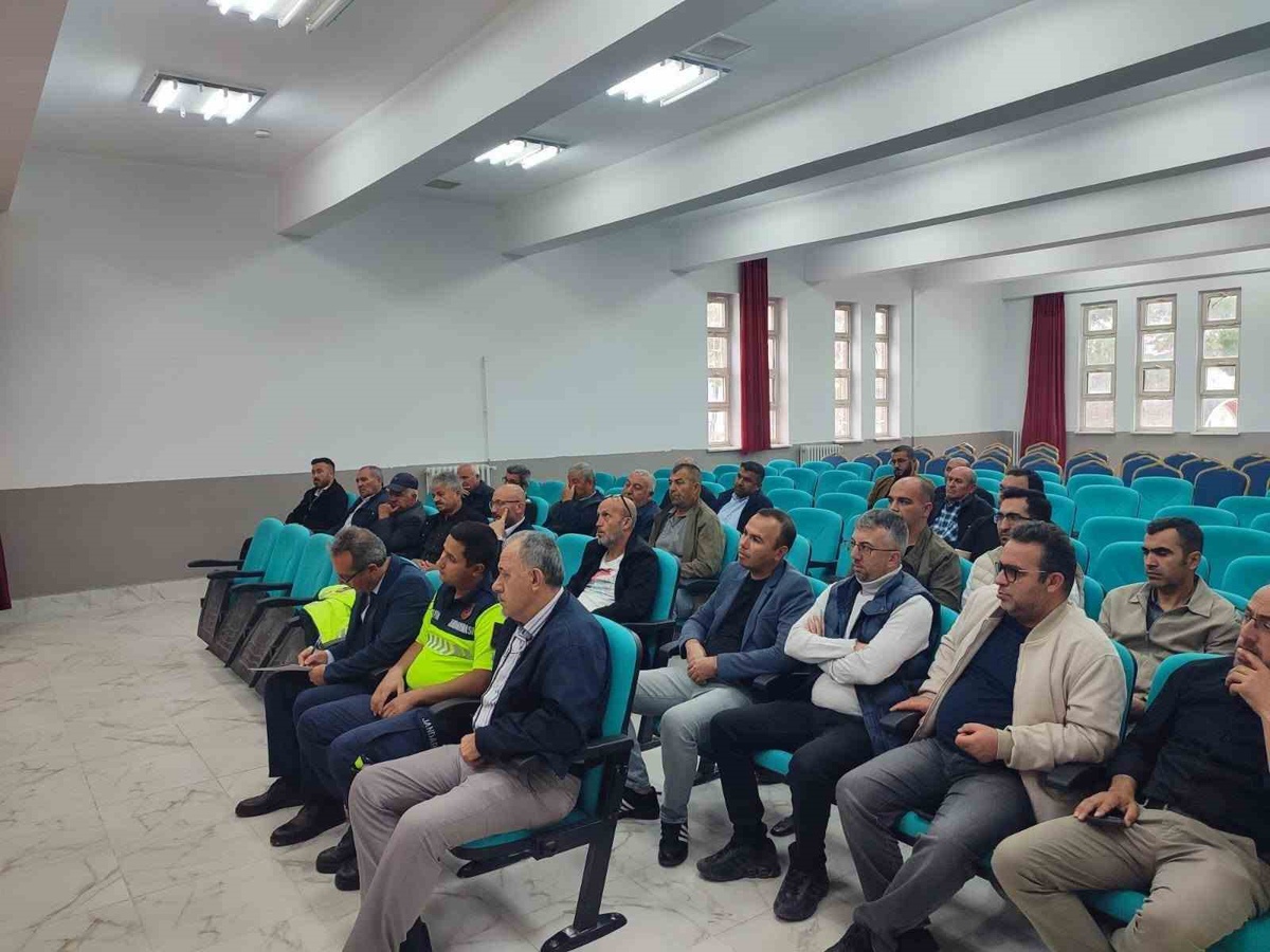 Karapınar'da taşımalı eğitim servis şoförlerine güvenlik bilgilendirmesi yapıldı