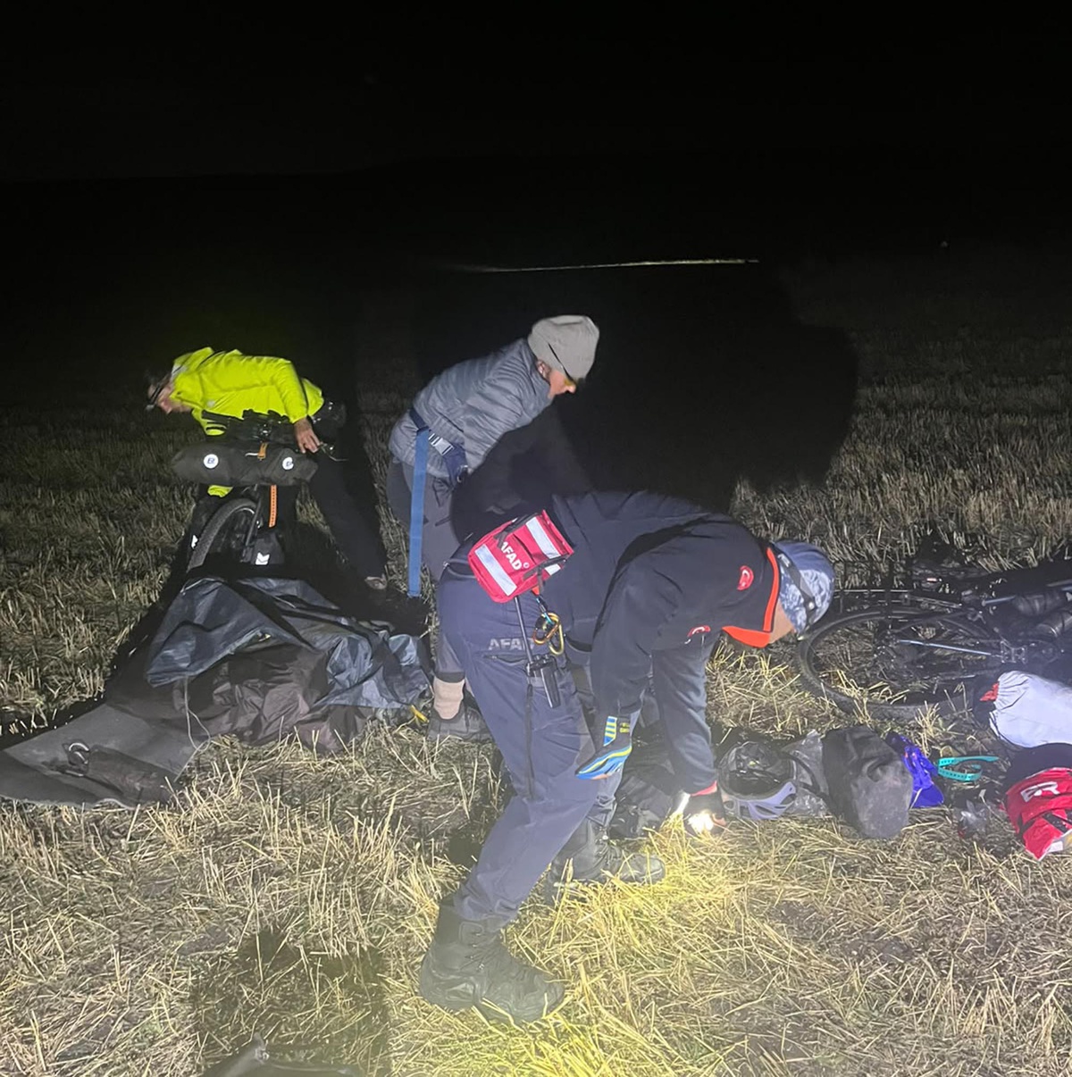 Kars Susuz'da bisikletli 2 turist gece kaybolunca jandarma ve AFAD buldu