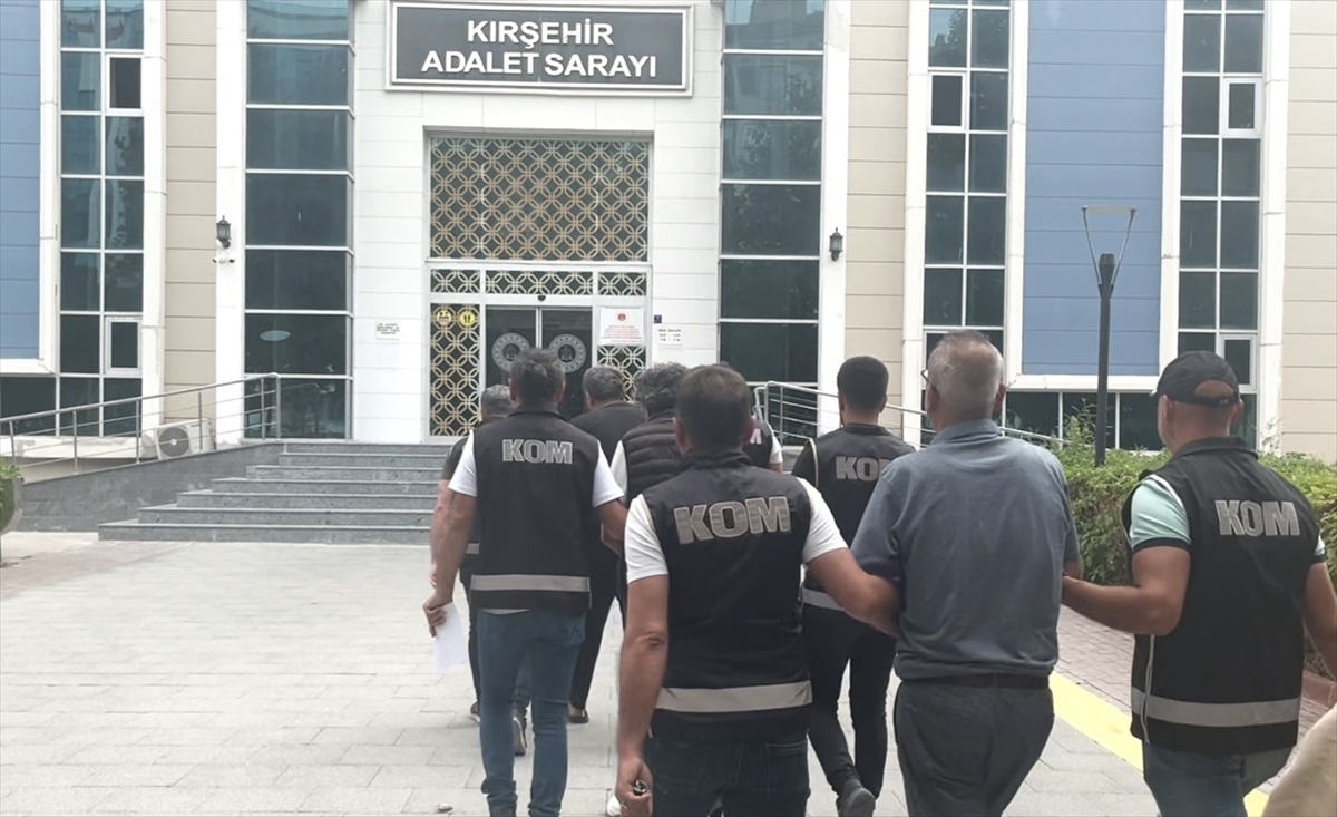 Kırşehir'de 9 adrese tefecilik ve dolandırıcılık operasyonu yapıldı, 3 zanlı tutuklandı