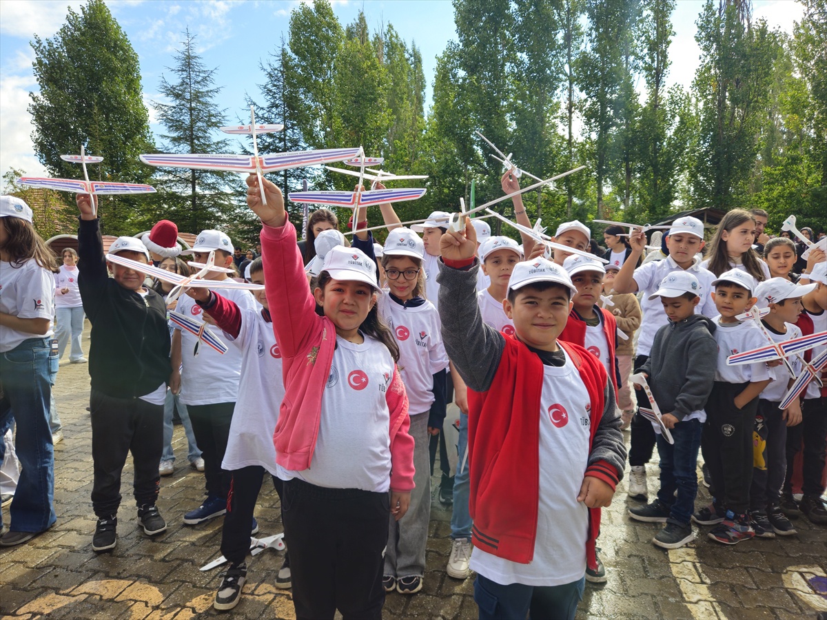 Kırşehir'de köy çocukları için havacılık atölyelerinde etkinlik düzenlendi