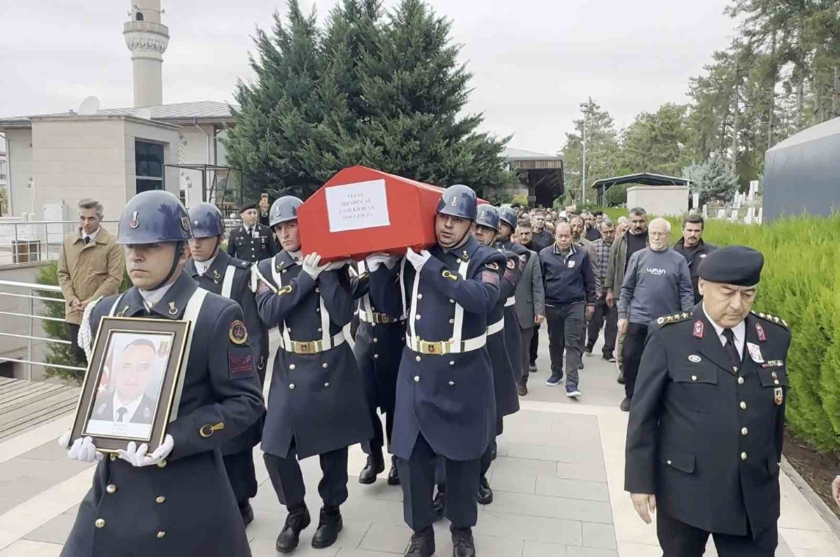 Kocaeli'de kalp krizi geçiren Astsubay Başçavuş İbrahim Ay, Aksaray'da defnedildi