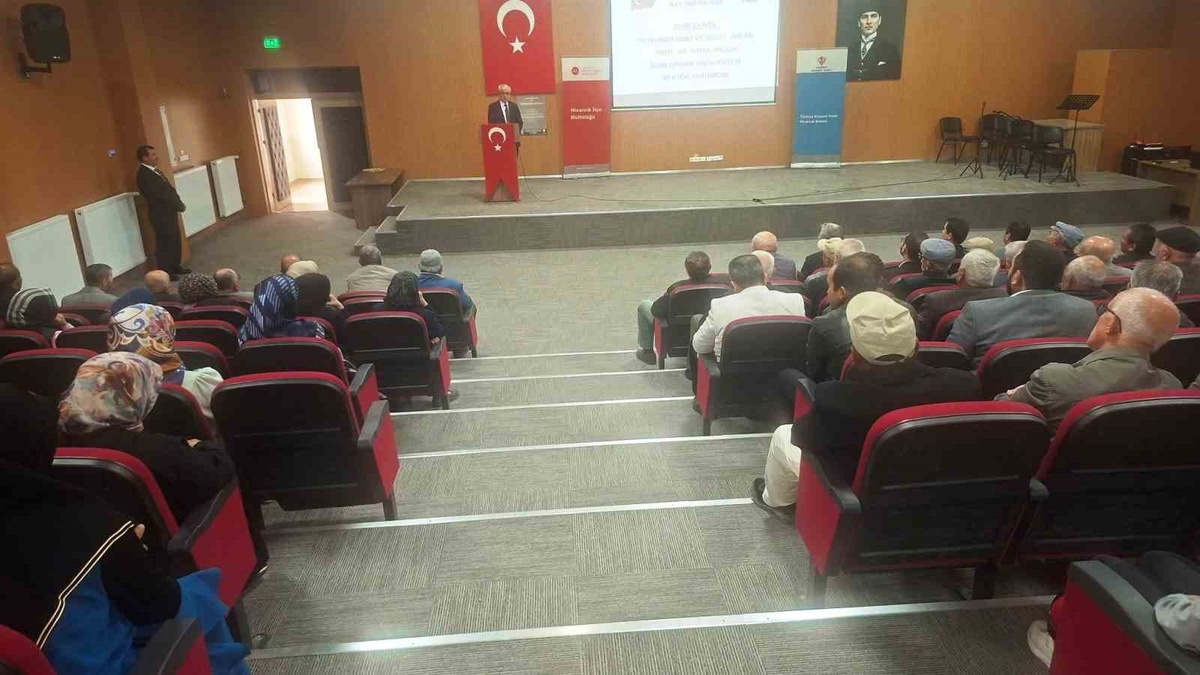 Kütahya Hisarcık’ta Mevlid-i Nebi konferansında güzel ahlakı Prof. Dr. Yalçın anlattı