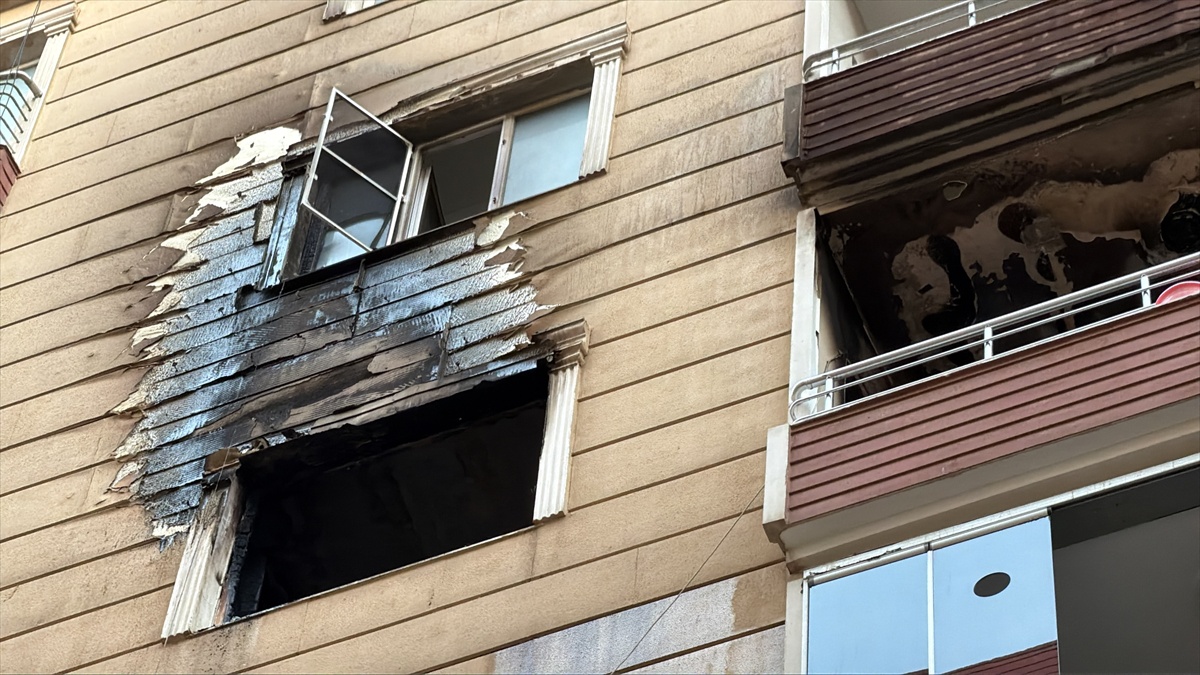 Mardin Kızıltepe'de 6 katlı apartmanın 4. katındaki dairede çıkan yangın söndürüldü