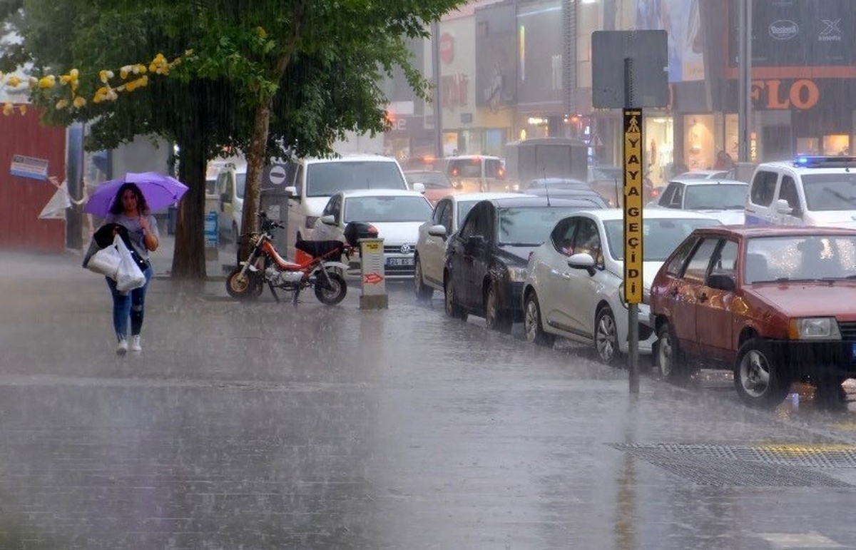 Meteoroloji Erzincan ve Bayburt için öğleden itibaren sağanak uyarısı yaptı