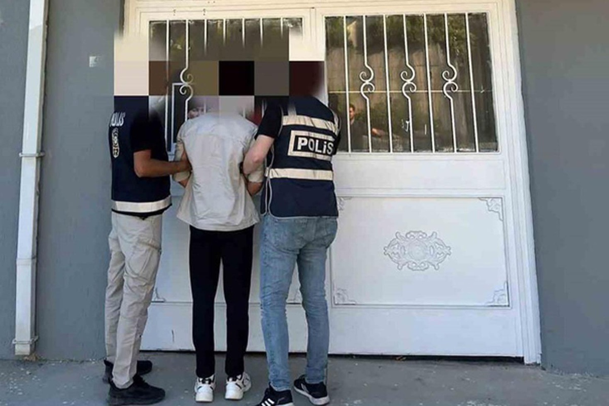 Muğla'da Atatürk büstüne büyük saygısızlık! Yaptıkları kameralara yansıdı
