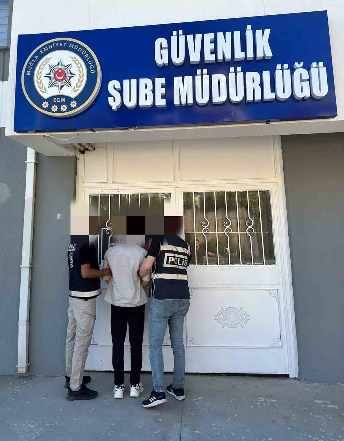 Atatürk büstünü söken şüpheli Muğla'da yakalandı