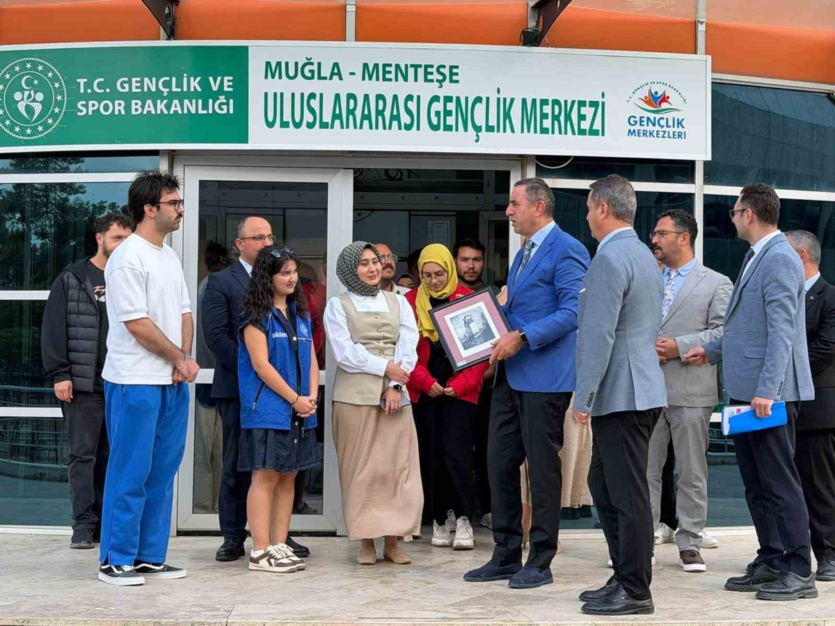 Muğla Vali Yardımcısı, Türkiye'de bir ilk olan Uzay ve Havacılık Atölyesi'ni inceledi