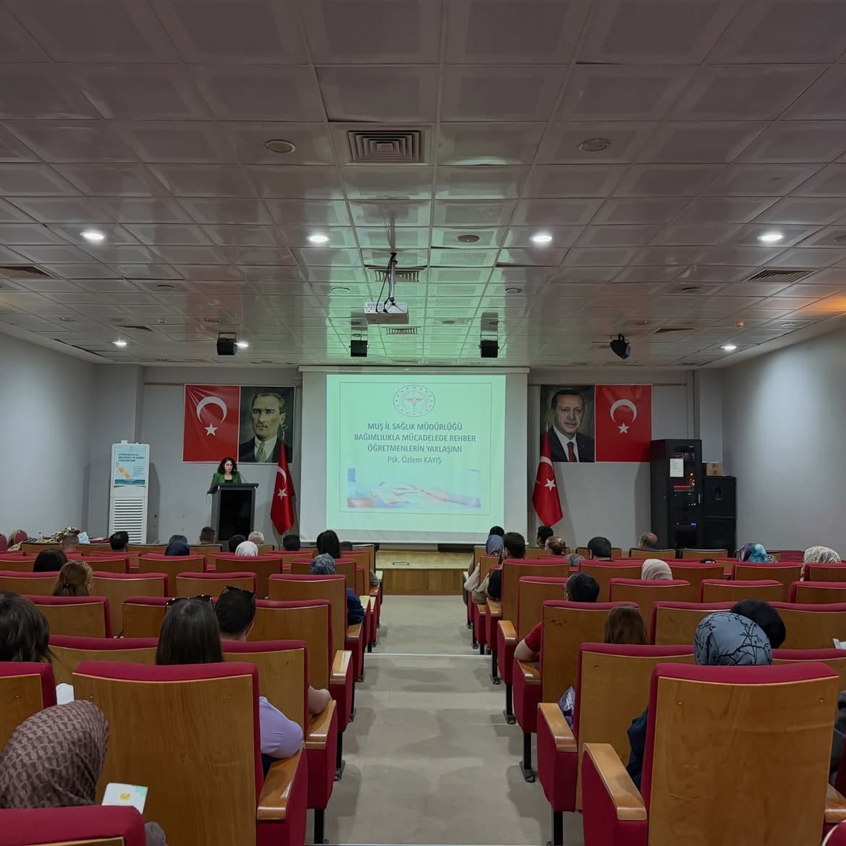 Muş İl Sağlık Müdürlüğü rehber öğretmenlere bağımlılık eğitimi düzenledi