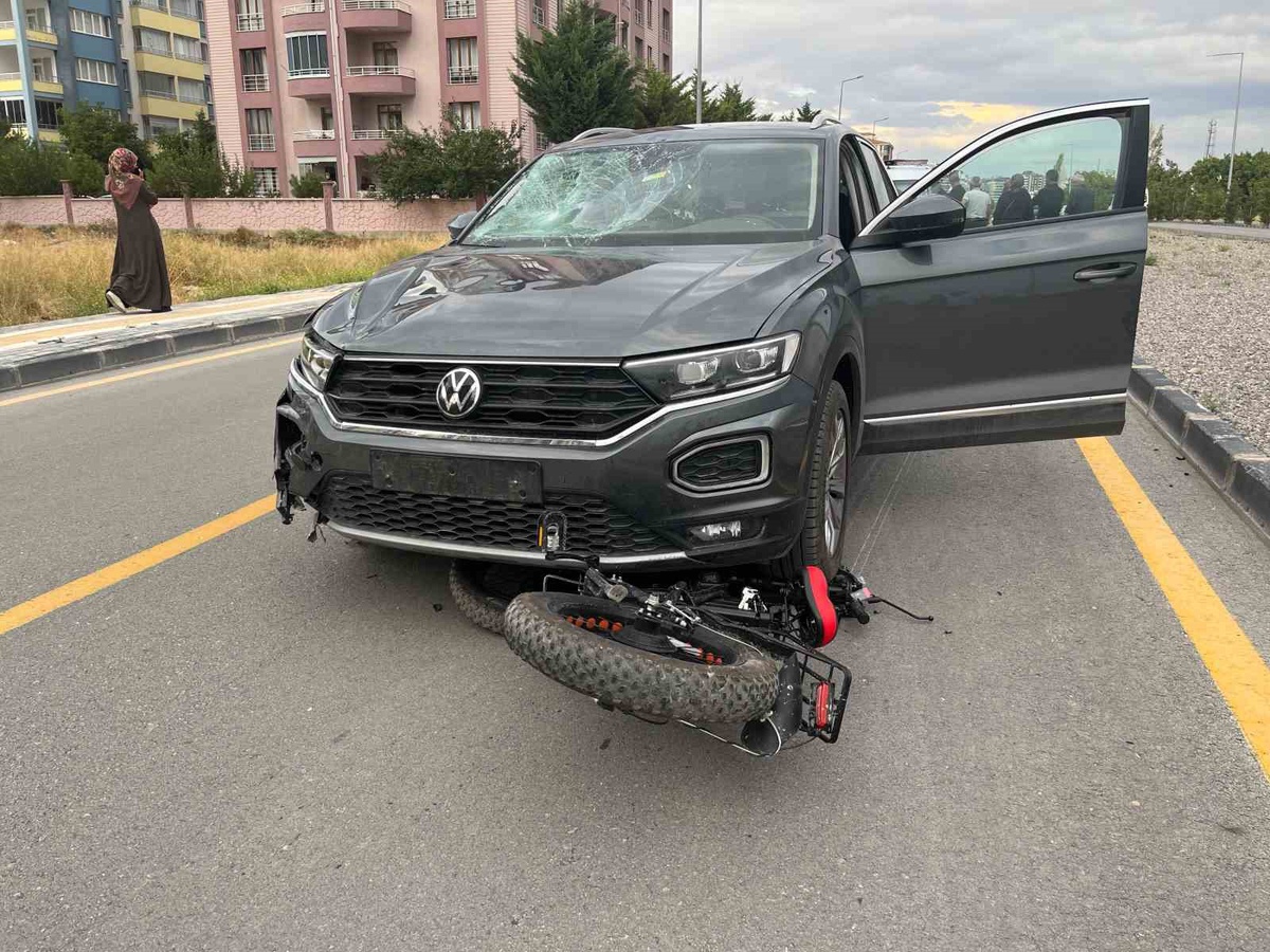 Niğde'de aynı yönde giden otomobil ve elektrikli bisiklet çarpıştı, 1 kişi yaralandı