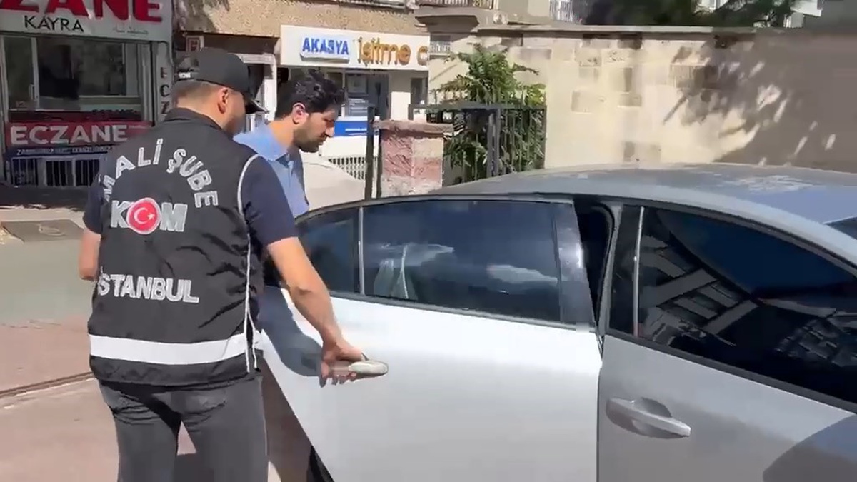 Pusula Holding Yönetim Kurulu Başkanı Serdar Turhan'ın gözaltı anları görüntülendi