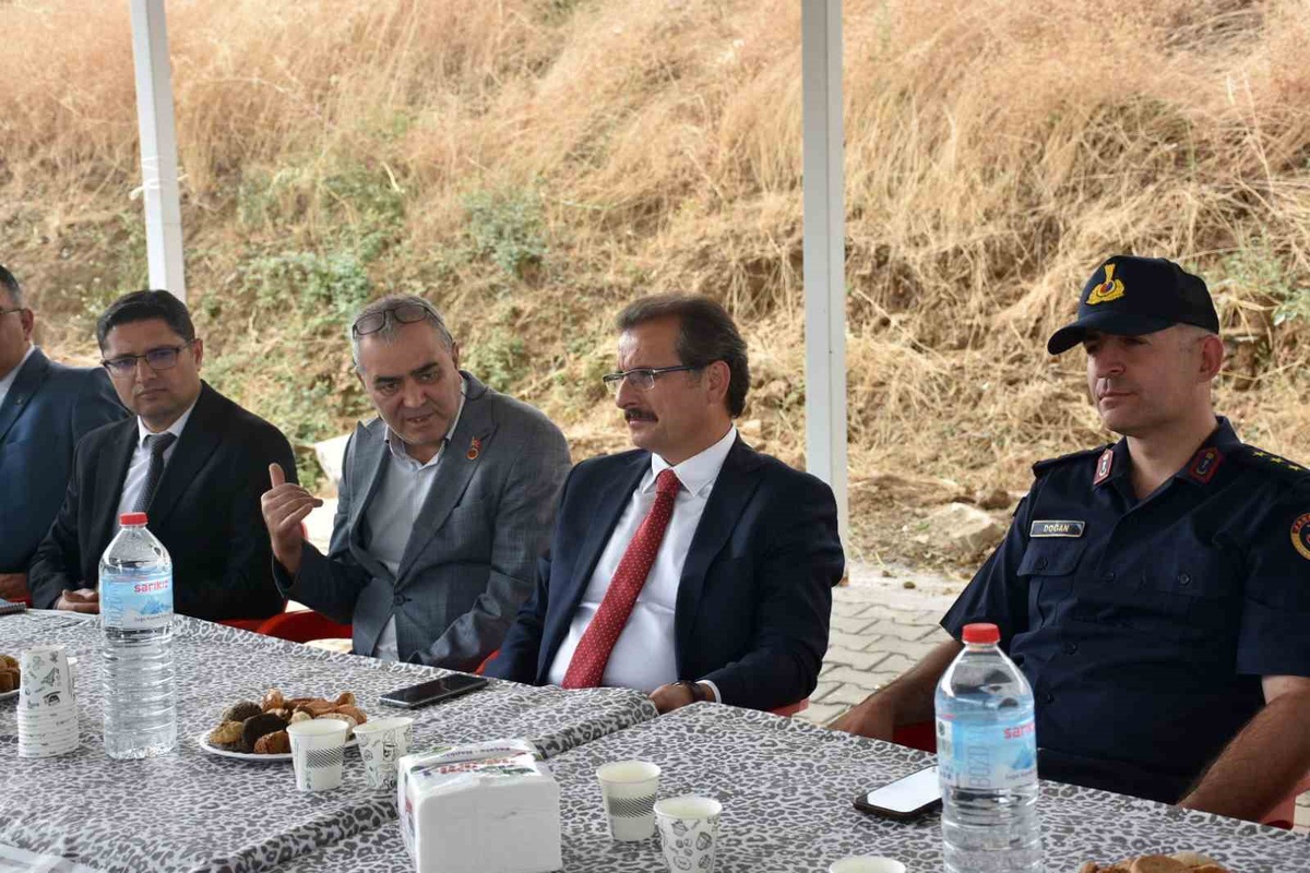 Salihli Kaymakamı Güldoğan, Karaağaç ve Çelikli mahallelerinde talepleri dinledi