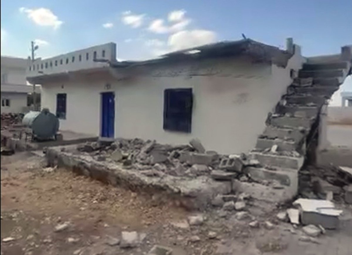 Şanlıurfa'daki 5,4'lük depremin ardından Hilvan'da bir ev kullanılamaz hale geldi