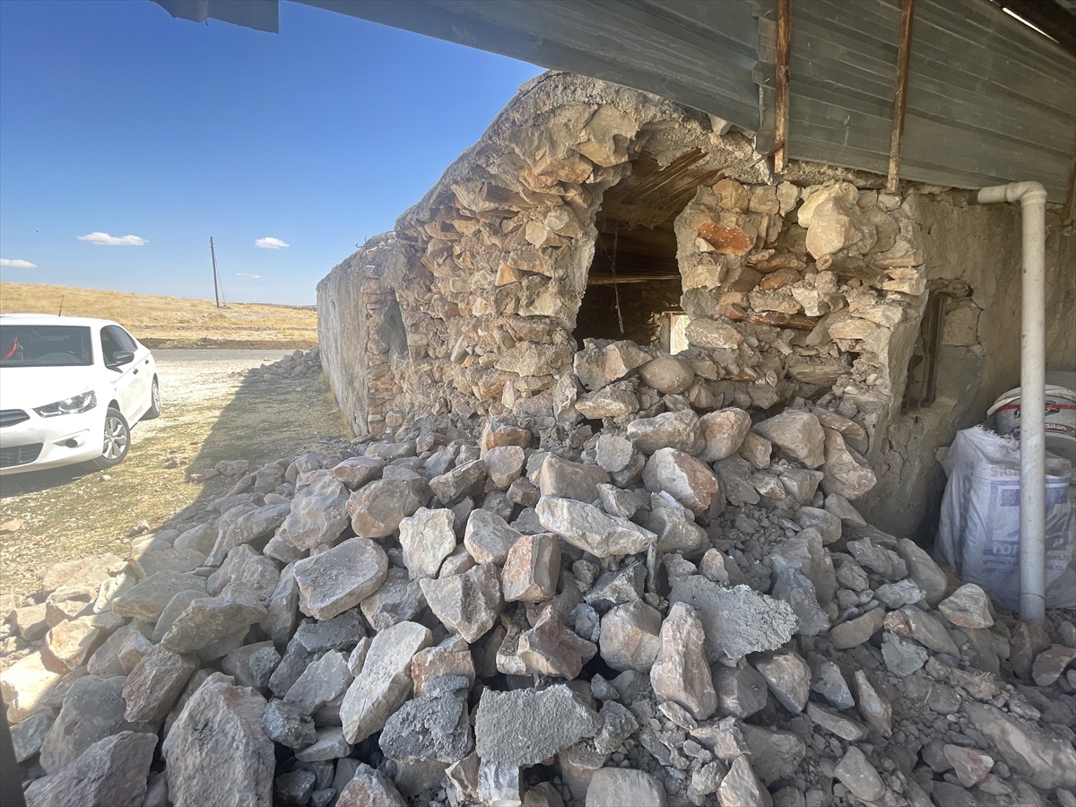 Şanlıurfa Karaköprü'de 5,4'lük deprem Pınarbaşı'nda ev ve ahırlara hasar verdi