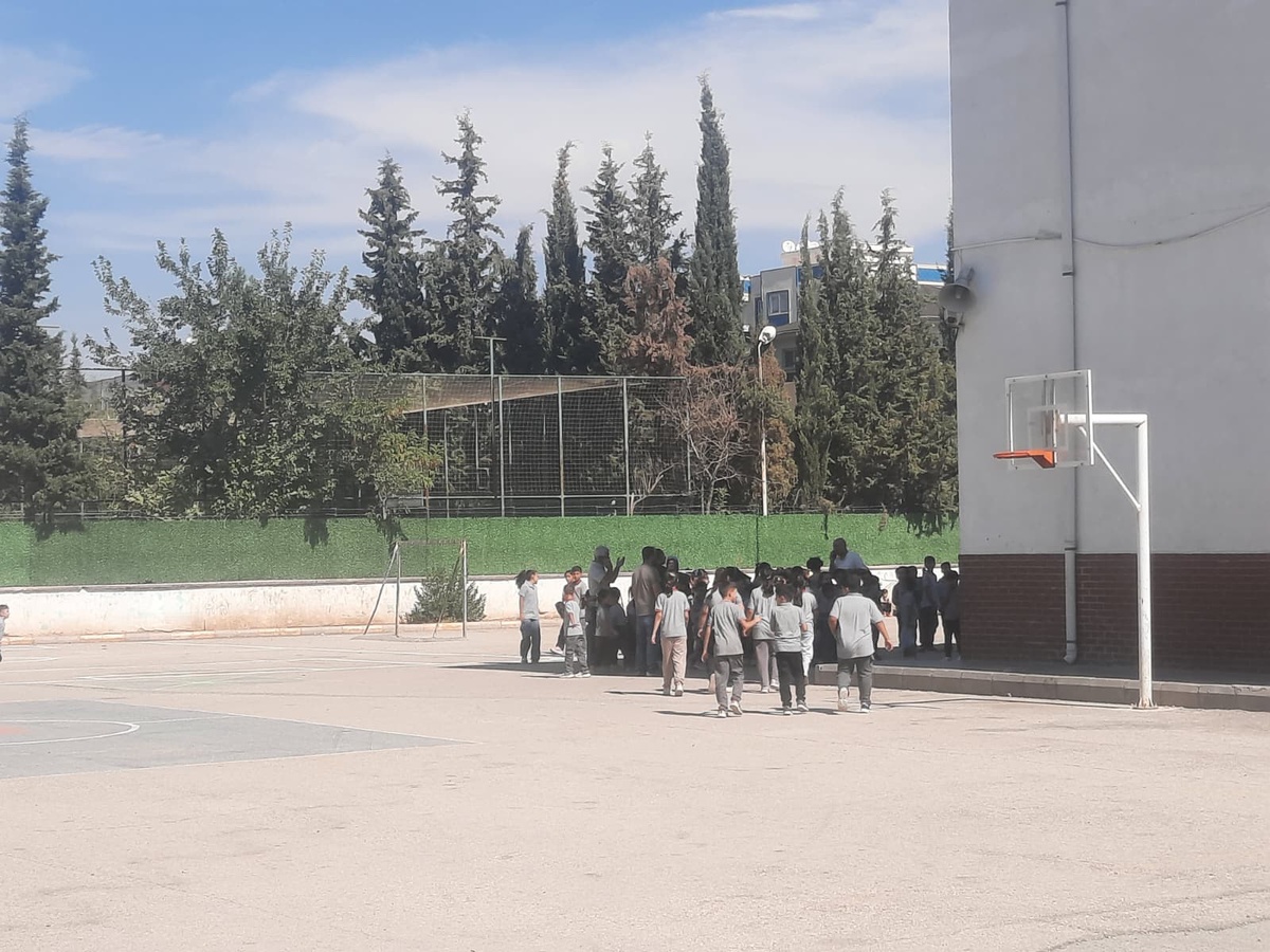 Şanlıurfa Karaköprü'deki 5,4 büyüklüğündeki deprem sonrası eğitime 1 gün ara verildi