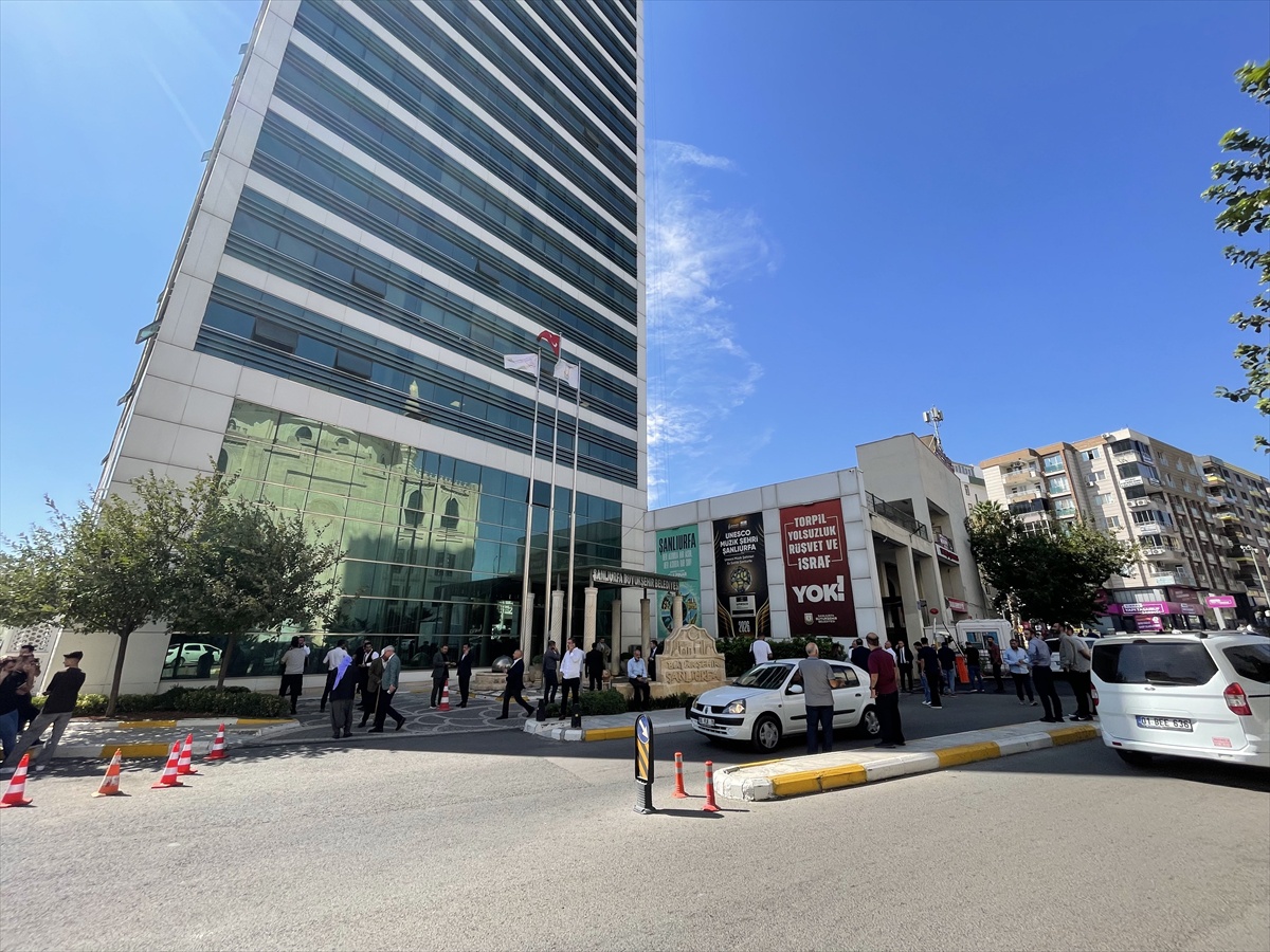 Şanlıurfa Karaköprü merkezli 5,4 büyüklüğündeki deprem çevre illerde de hissedildi