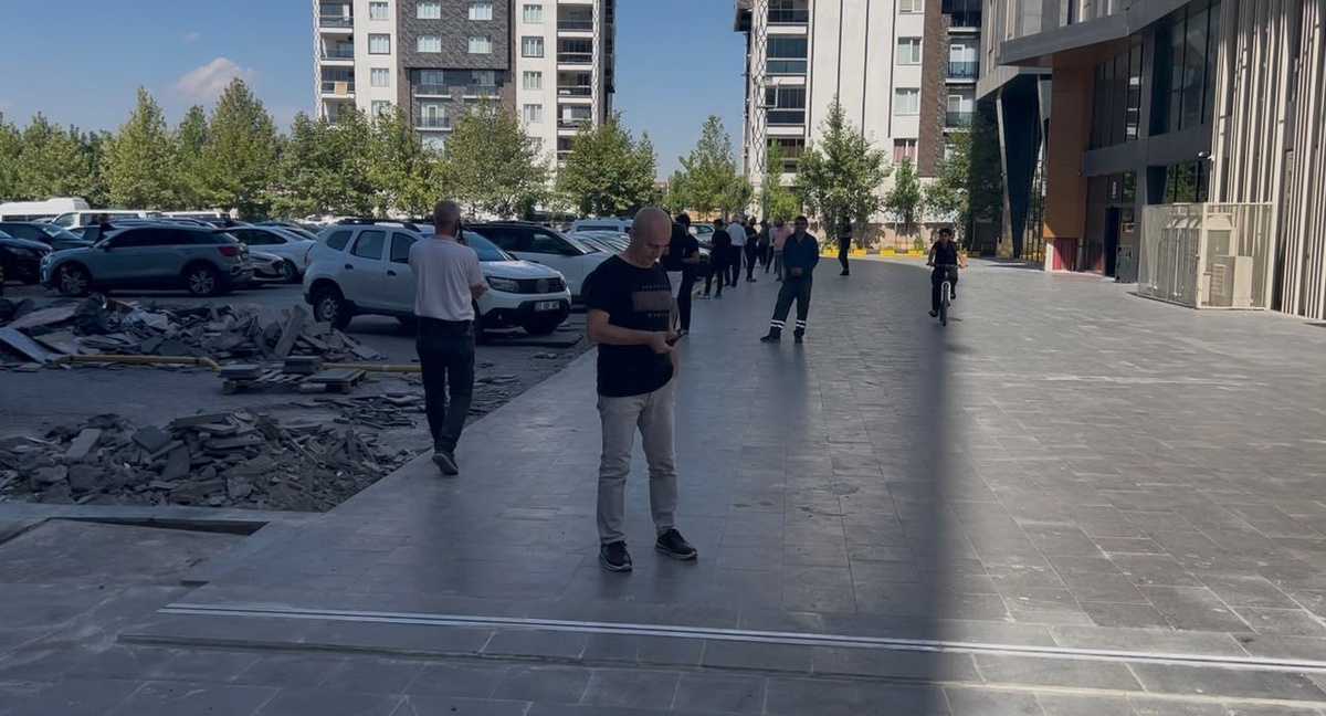 Şanlıurfa Karaköprü merkezli 5.4’lük deprem Diyarbakır’da vatandaşları dışarı çıkardı
