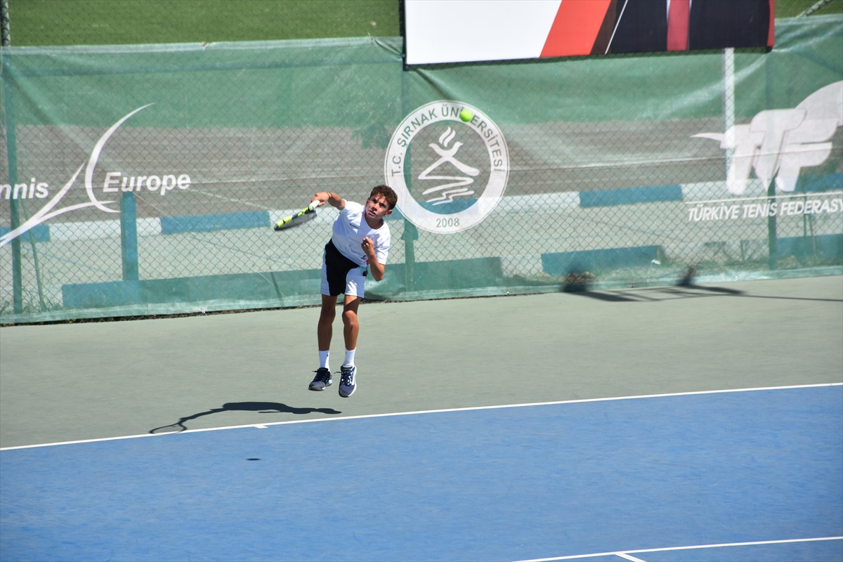Şırnak'ta 61 sporcunun katıldığı Cudi Cup Tenis Turnuvası'nda çeyrek finaller oynandı