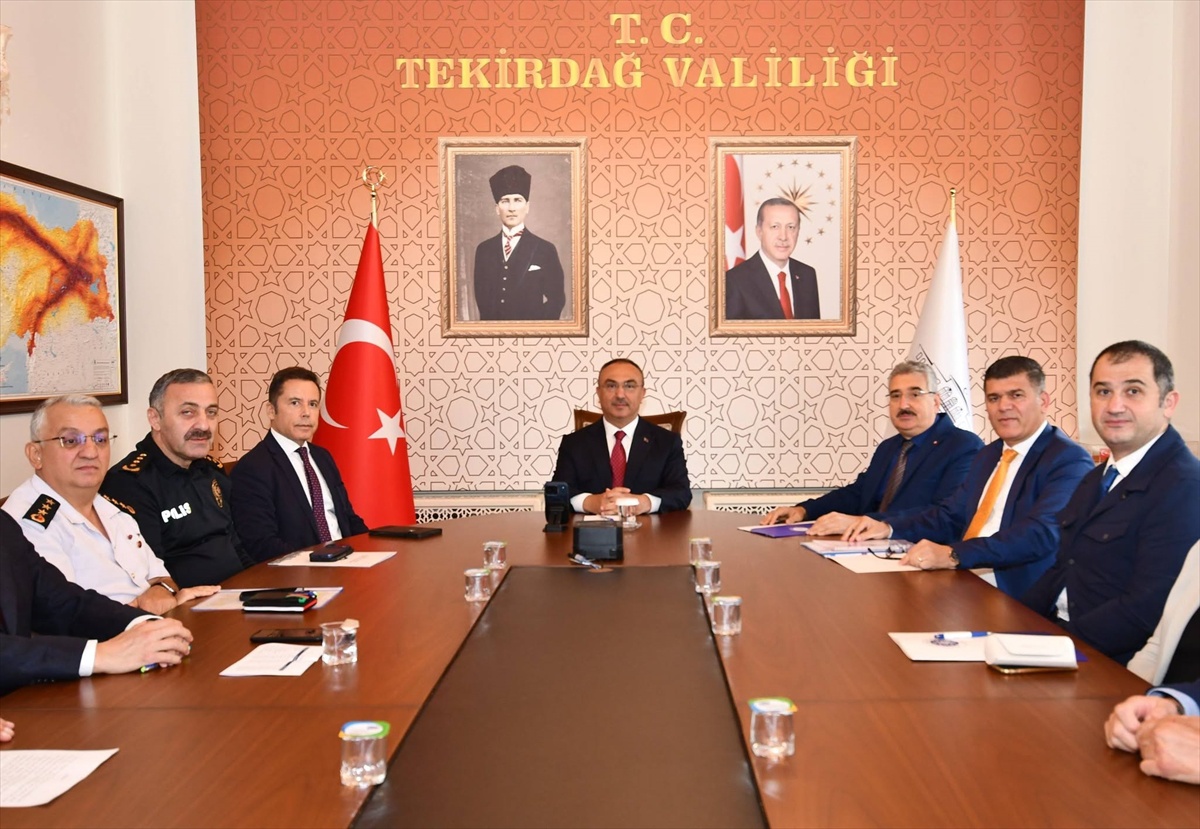 Tekirdağ'da üniversite öğrencilerinin ulaşımı için Vali Soytürk toplantı yaptı