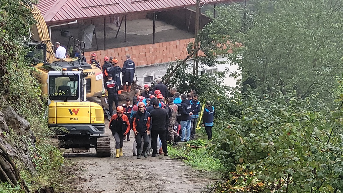 Trabzon'da heyelanda toprak altında kalan Ali Turhal'ın (50) cansız bedenine ulaşıldı