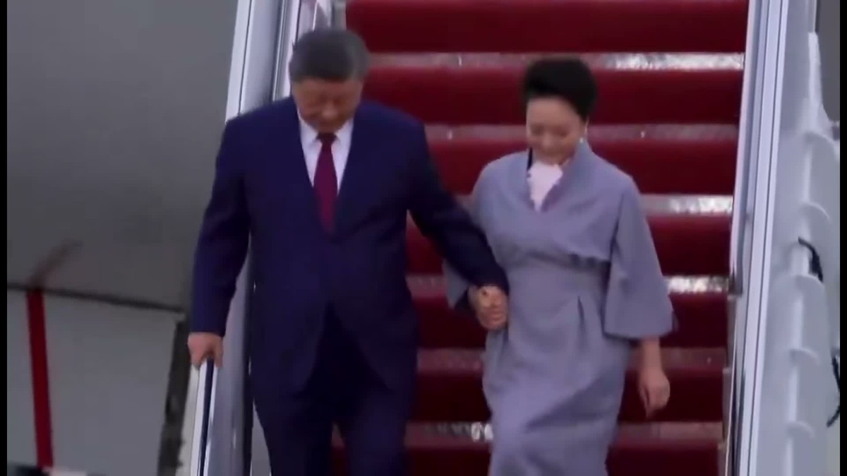Xi Jinping eşiyle ziyaret için ABD’ye geldi; Trump, onları Andrews Üssü’nde karşıladı