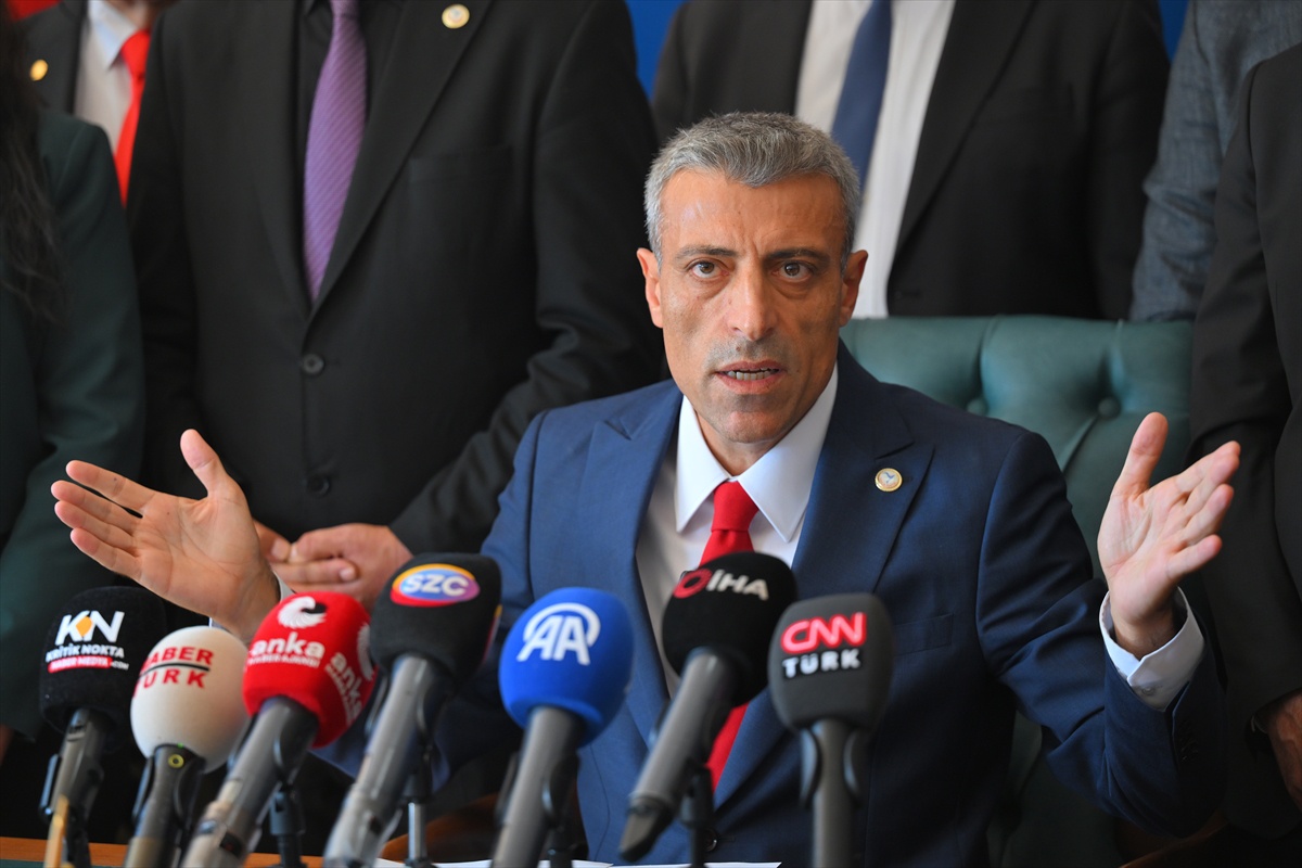 Yenilik Partisi lideri Yılmaz, Yeni Parti'ye birleşme için 5 Ekim'e kadar süre verdi