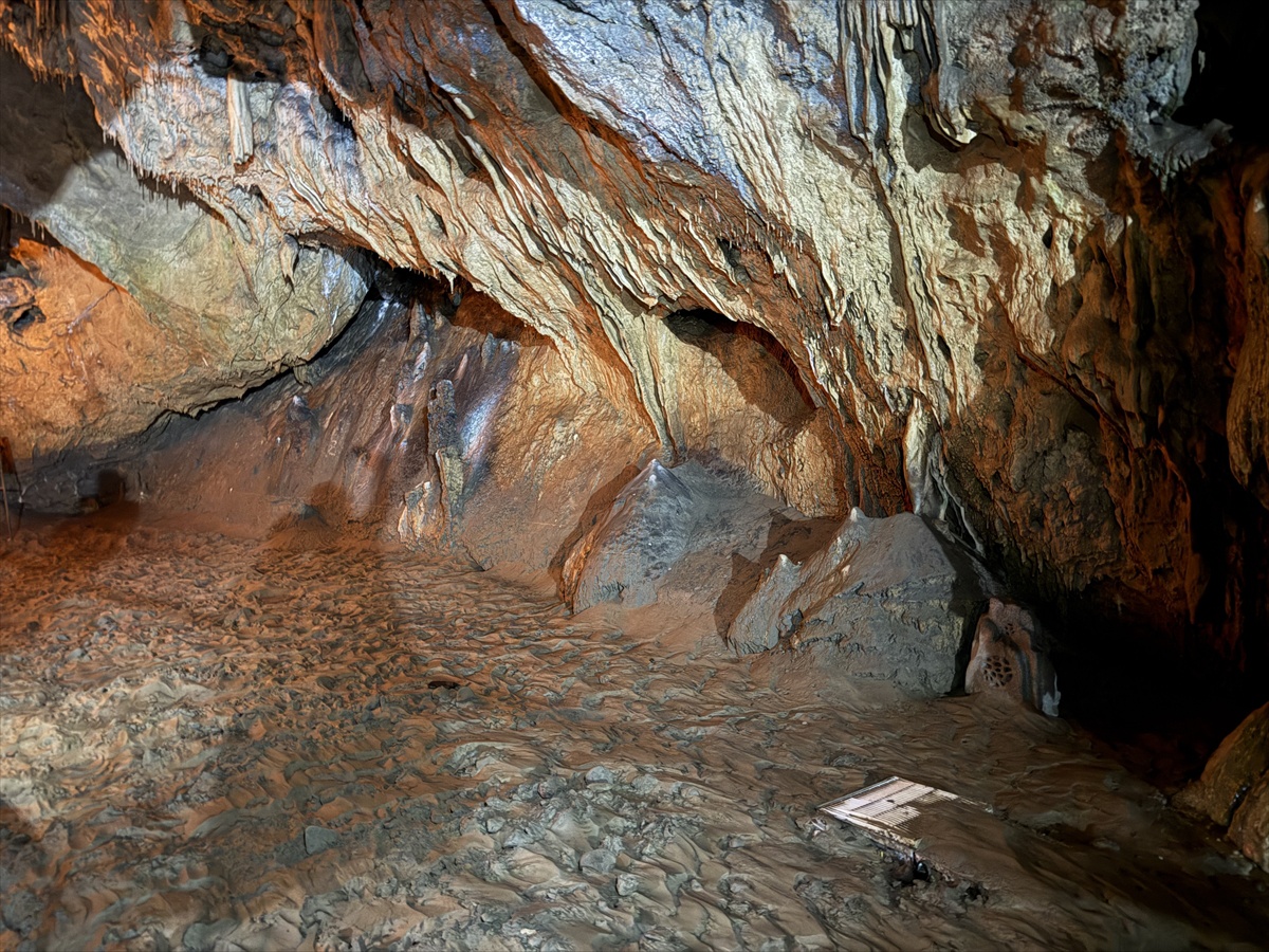 Zonguldak'taki Gökgöl Mağarası, sağanak sonrası çamurla dolunca ziyarete kapatıldı