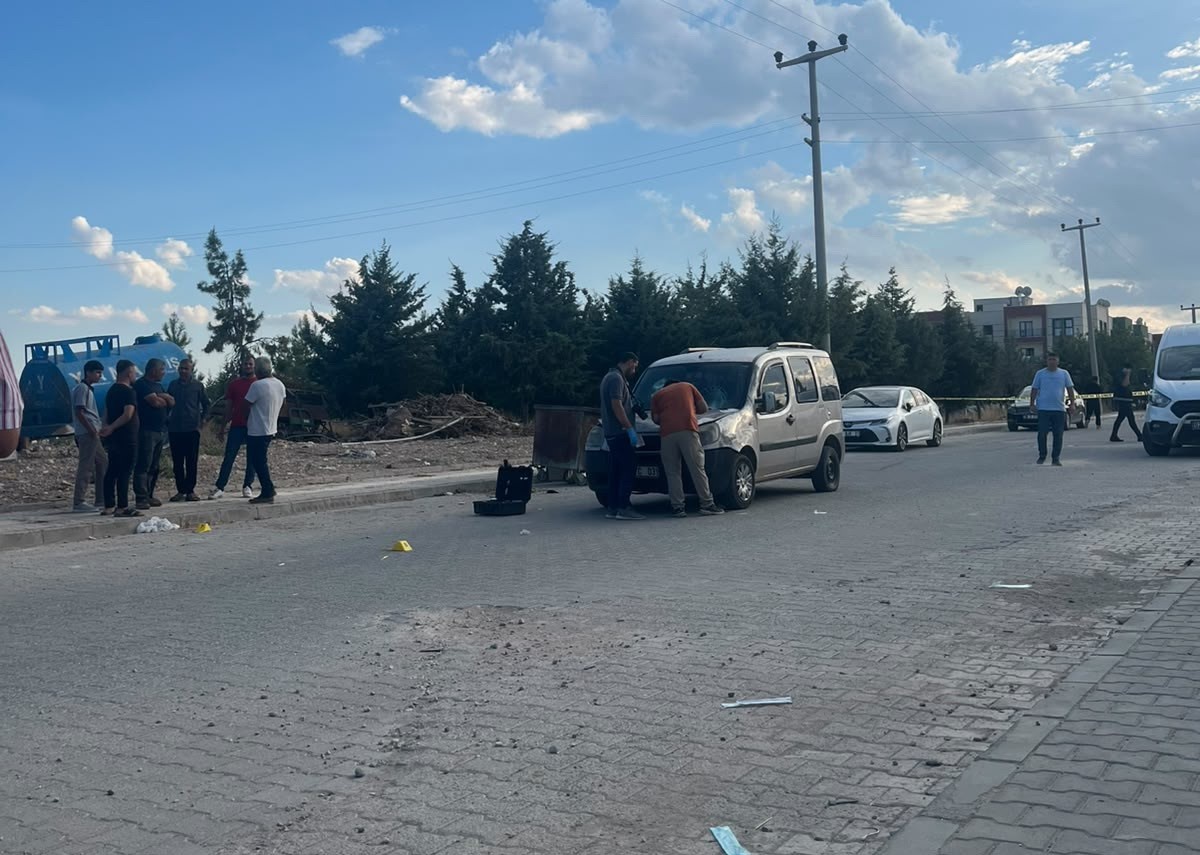 Adıyaman Samsat'ta iki grup kavga etti, polis müdahale etti; ev ve araç hasar gördü