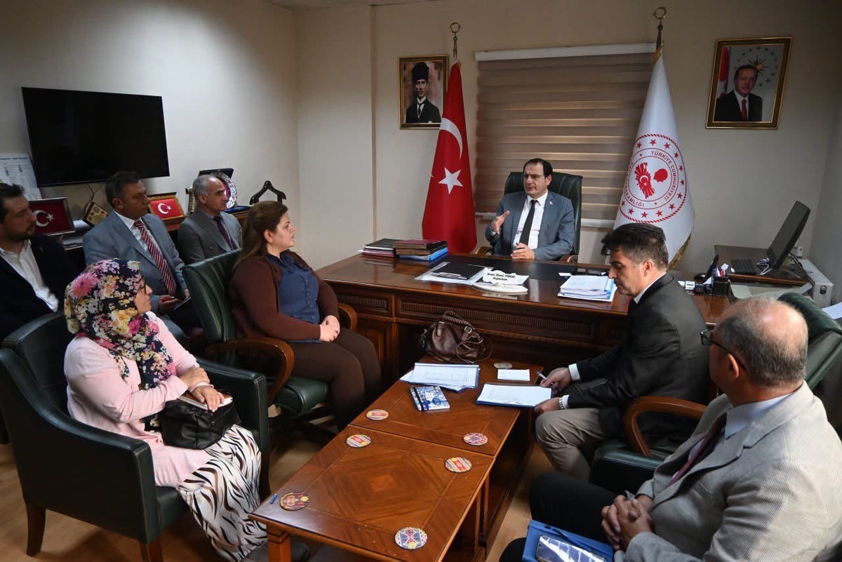 Afyonkarahisar Çay'da özel eğitim projeleri Kaymakam Türker başkanlığında görüşüldü