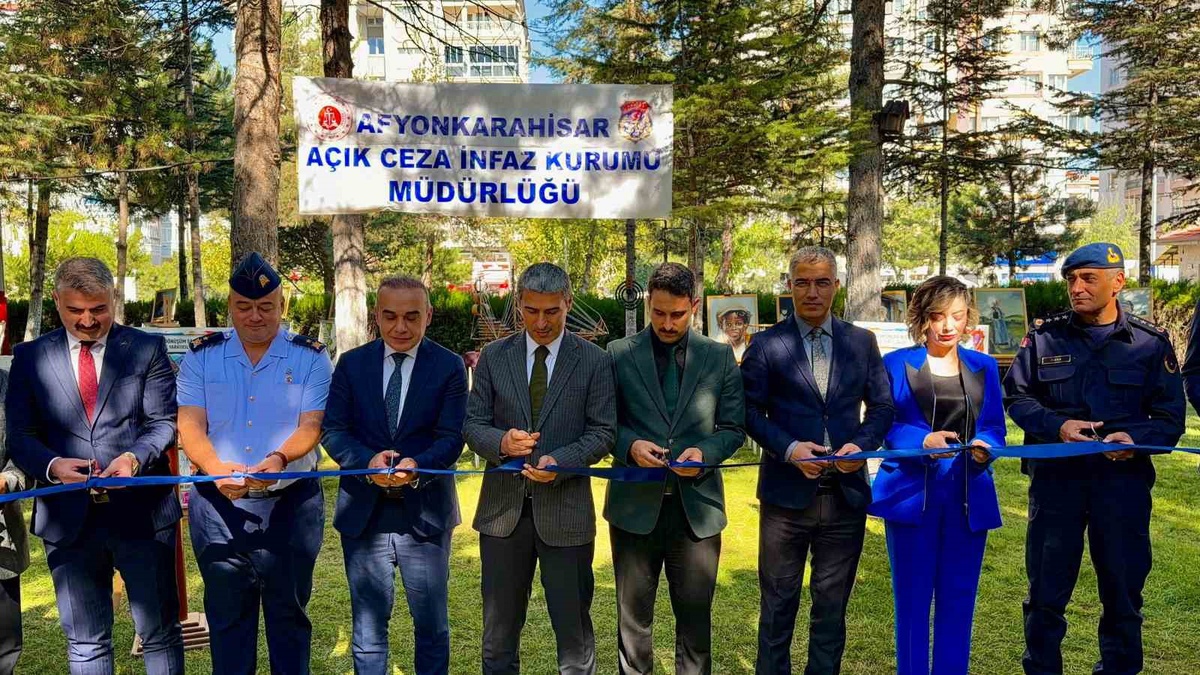 Afyonkarahisar'da mahkumların 'Sanat ve Geri Dönüşüm' sergisi ziyaretçilerini ağırladı