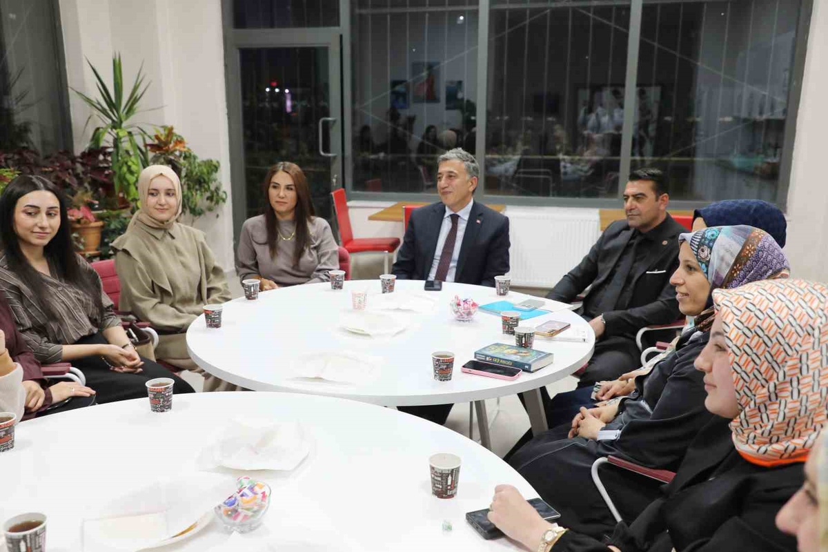 Ağrı'da öğretmenler Maarif'in Kalbinde Kitap Sohbetleri'nde okunacak kitabı belirledi