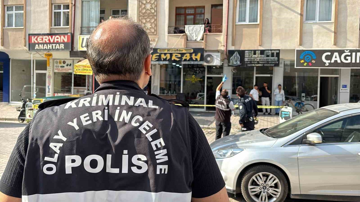 Aksaray'da 5. kattaki balkondan düşen 49 yaşındaki kişi ağır yaralandı