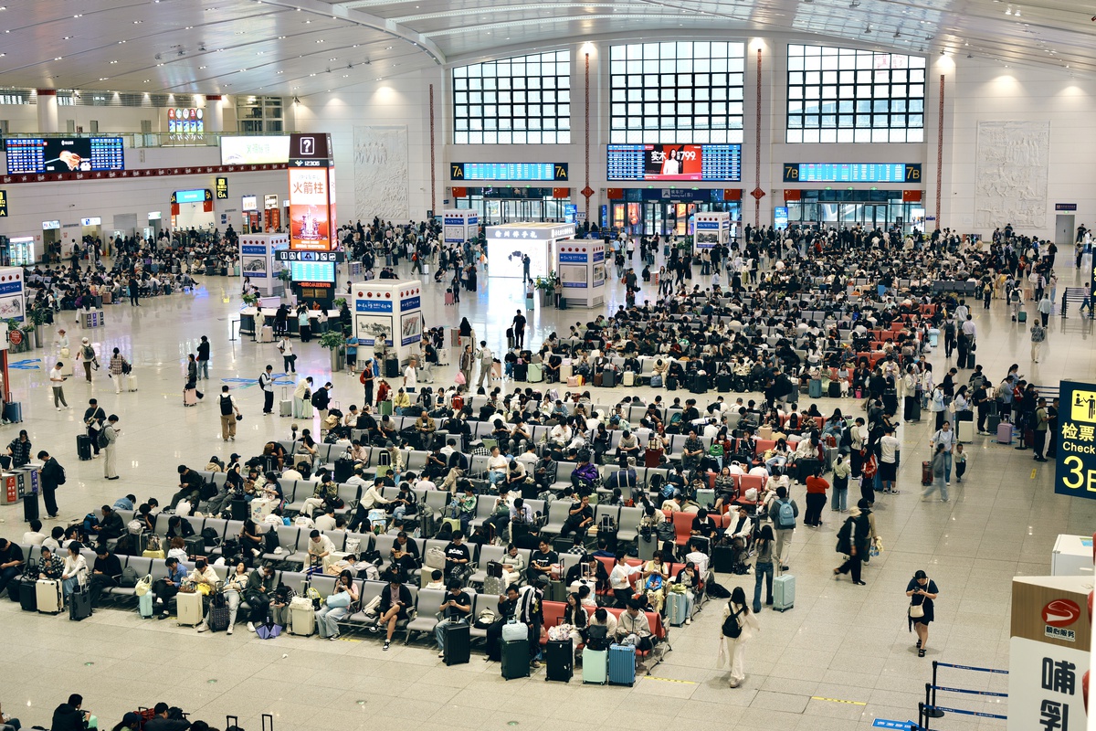 Albüm: Çin’de Güz Ortası Festivali dolayısıyla seyahat yoğunluğu yaşanıyor