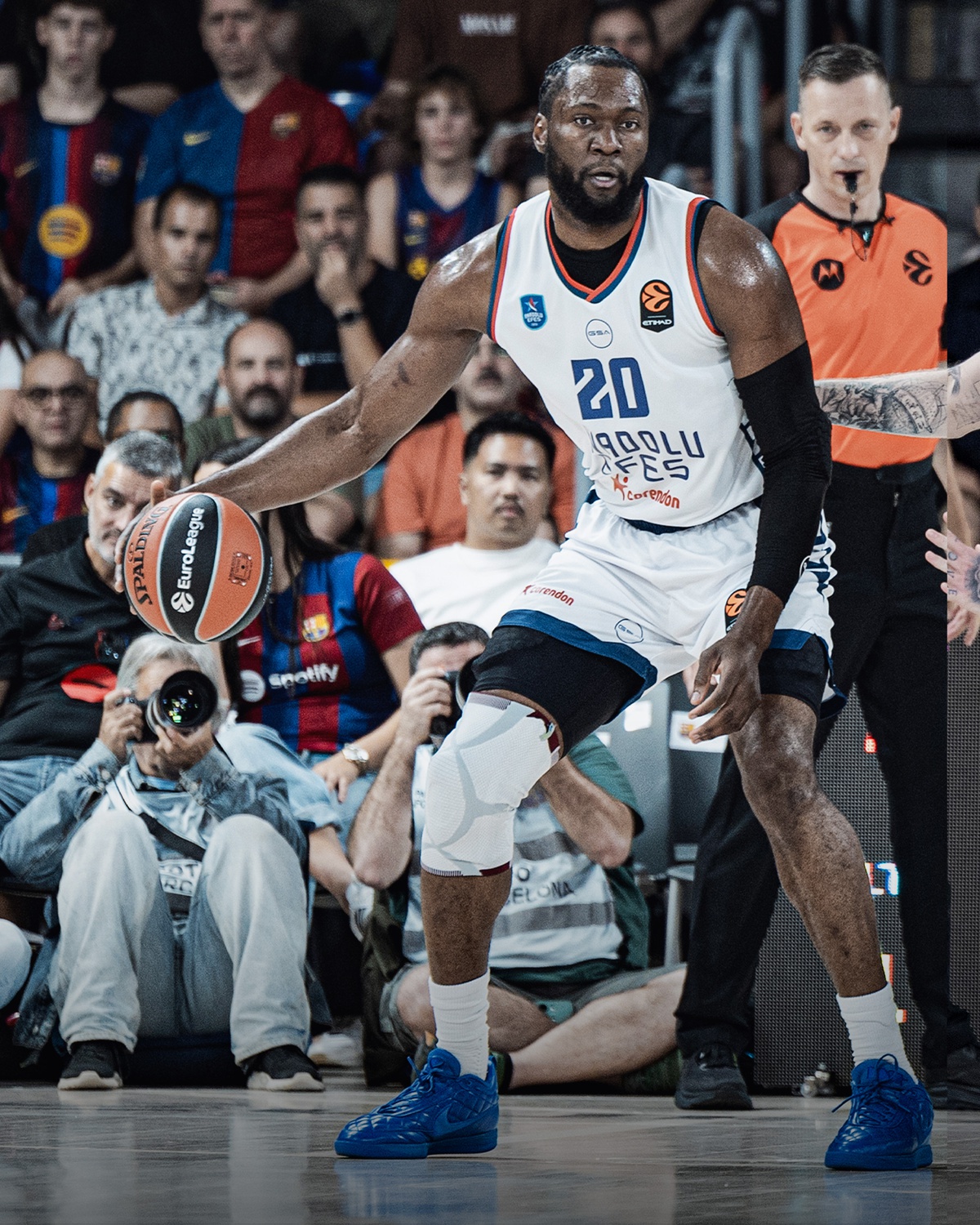 Anadolu Efes, EuroLeague'in ilk haftasında Barcelona'ya deplasmanda 89-82 yenildi