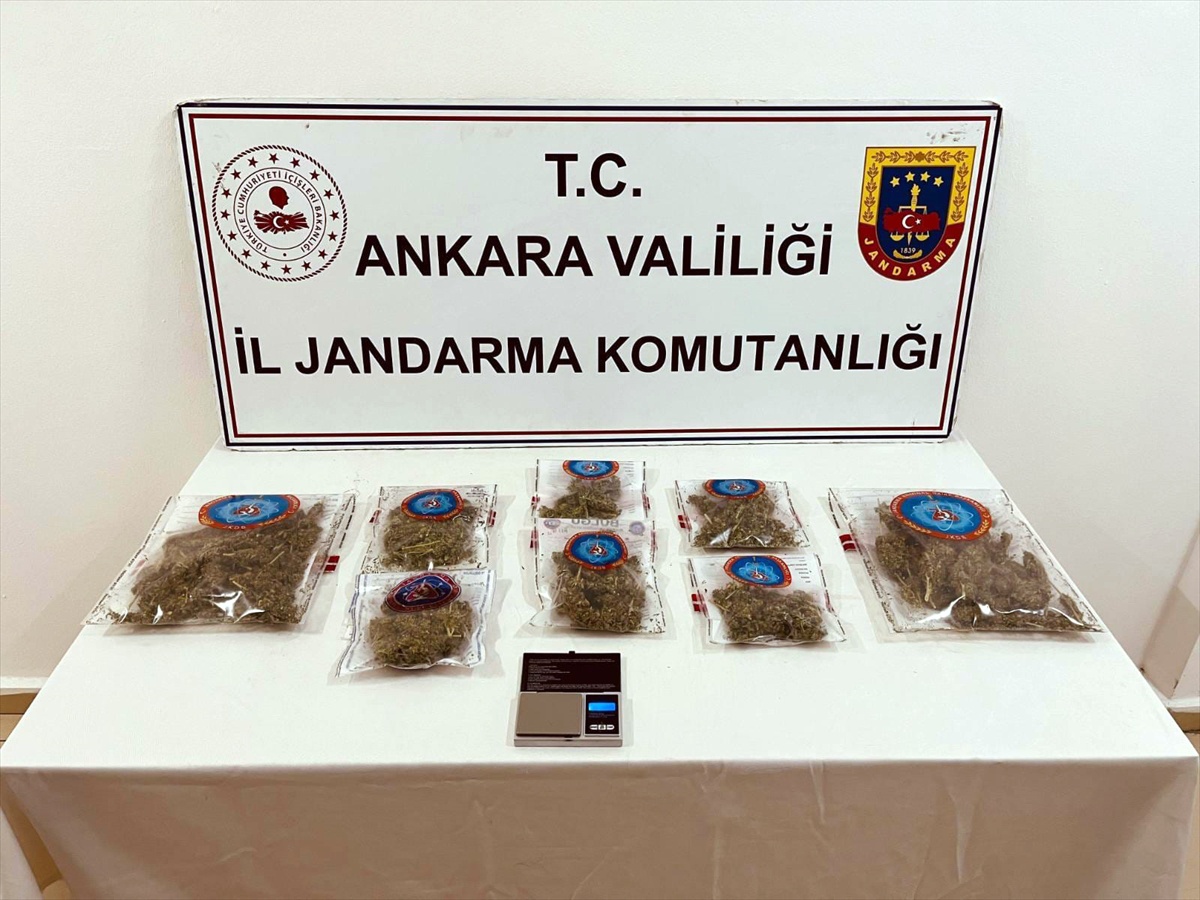 Ankara'da Etimesgut ve Çankaya'da jandarma operasyonunda 4 şüpheli gözaltına alındı