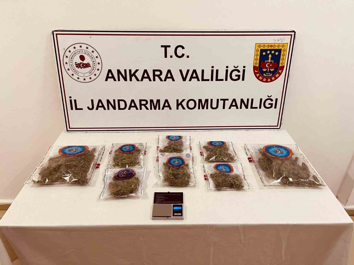 Ankara'da Etimesgut ve Çankaya'daki narkotik operasyonda 4 şüpheli gözaltına alındı