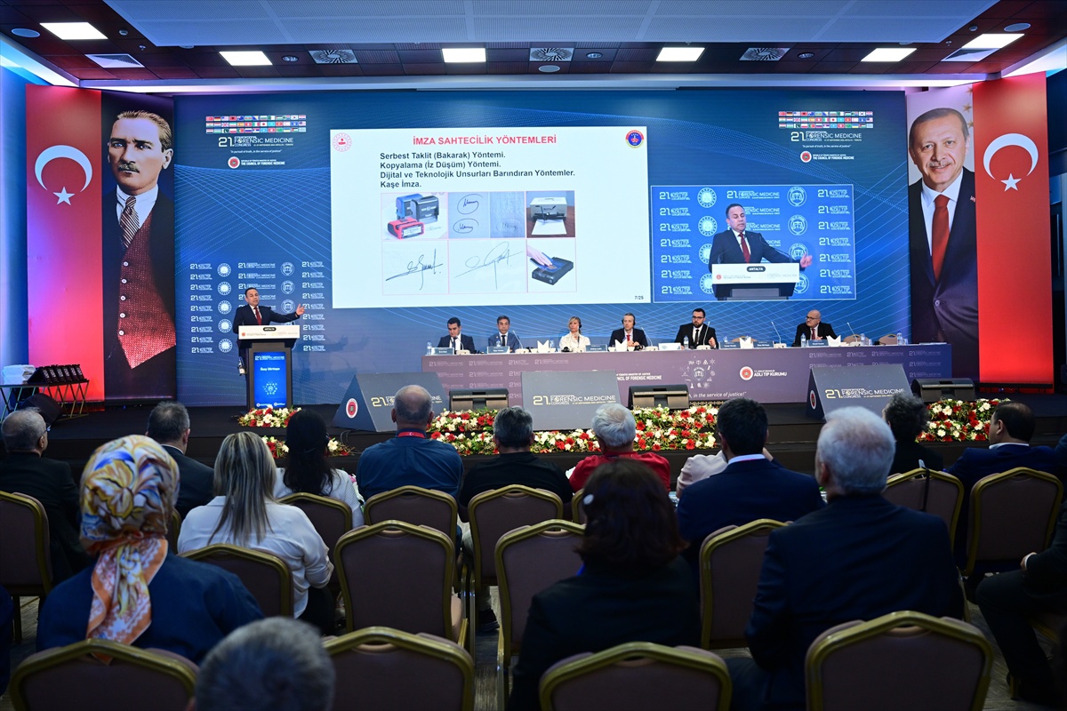 Antalya'da 21. Adli Tıp Günleri'nde yapay zeka destekli imza incelemesi anlatıldı