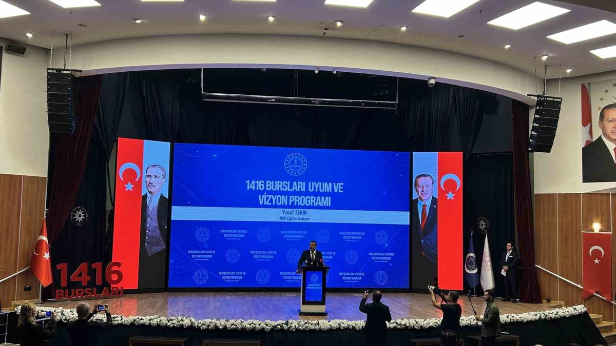 Bakan Tekin, 506 bursiyeri Türkiye Cumhuriyeti elçisi olarak yurt dışına gönderiyor