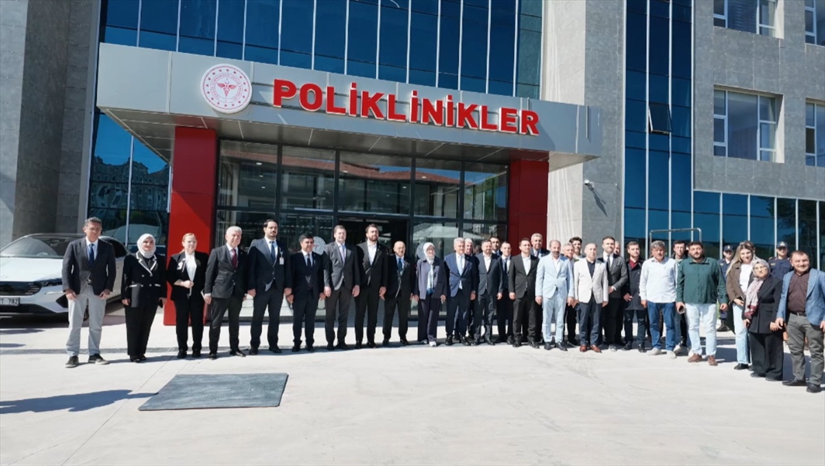 Balıkesir Valisi Ustaoğlu, 20 Eylül'de açılan Sındırgı Hastanesini ziyaret etti