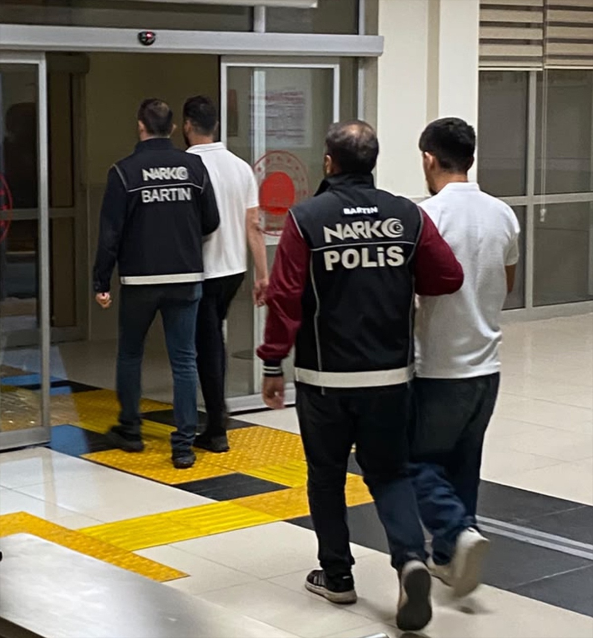 Bartın'da uyuşturucu operasyonunda gözaltına alınan 8 şüpheliden 2'si tutuklandı