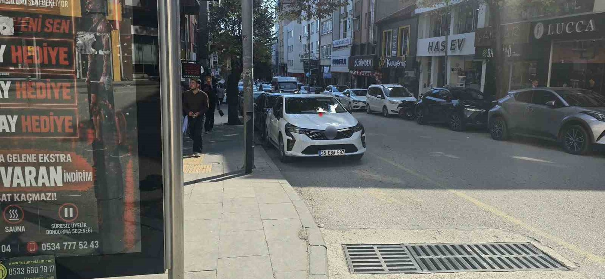 Bilecik’te minibüs sürücülerine ayrılan yere park eden sürücüye şoförler tepki gösterdi