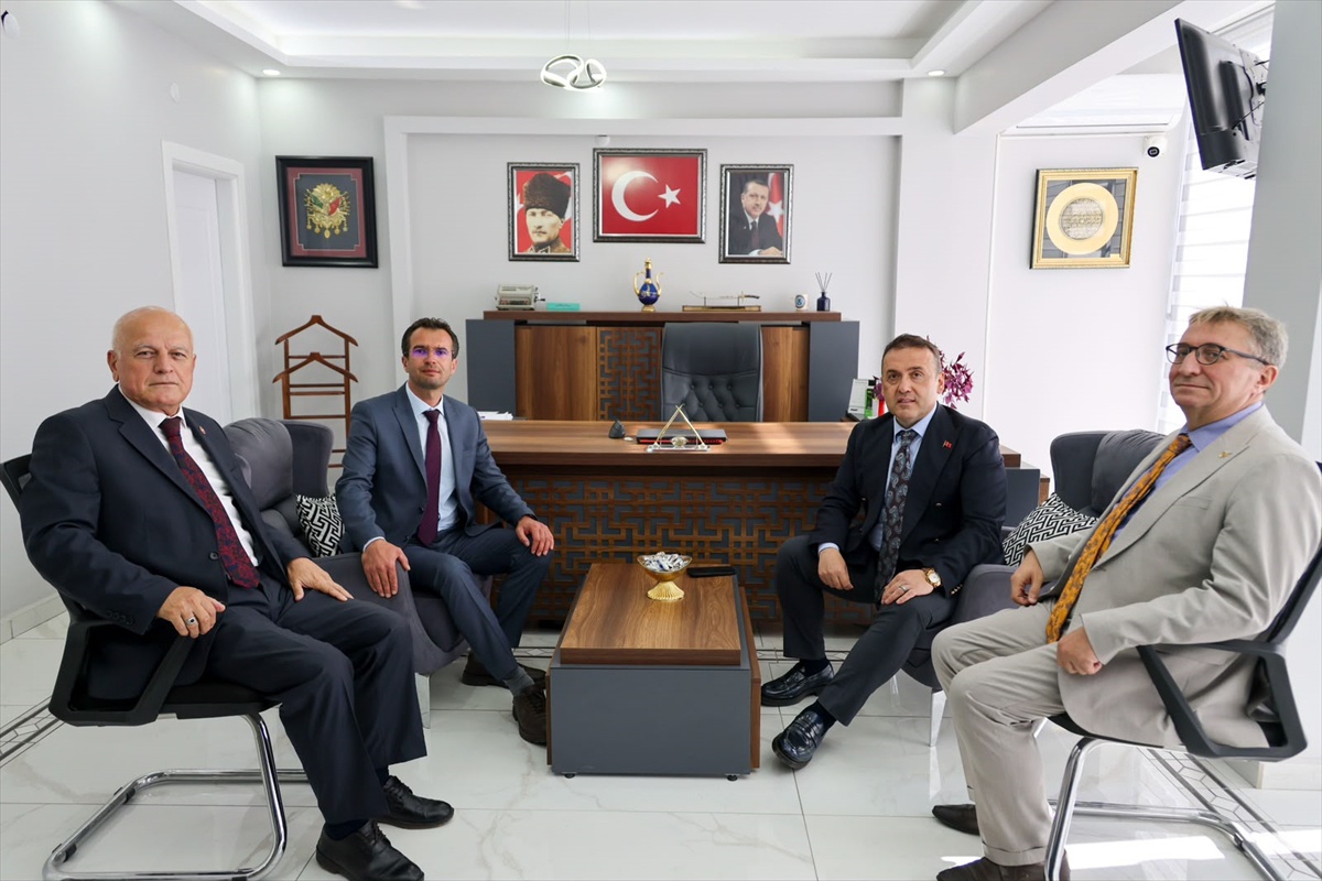 Bilecik Valisi Sözer, Dodurga Belediyesini ziyaret edip Başkan Tuna'dan bilgi aldı